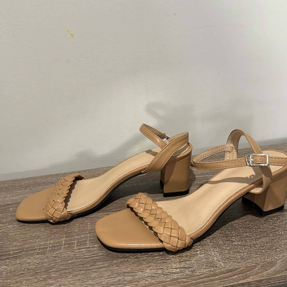 Nude 2 in heels